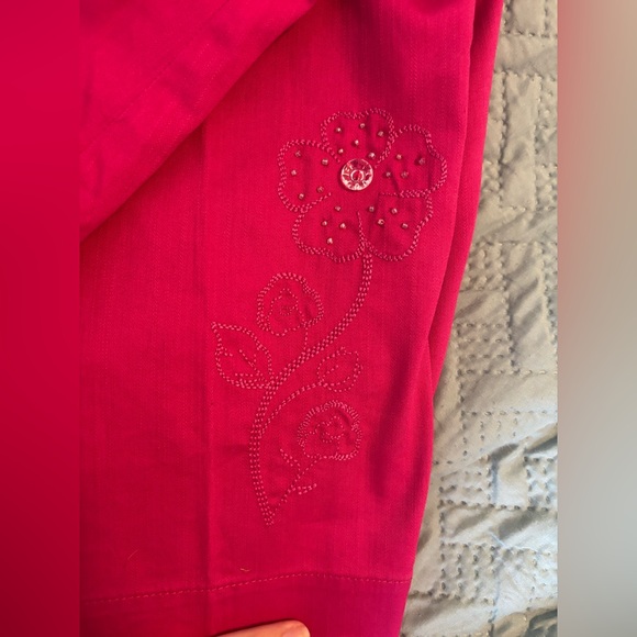 Tanjay Bright Pink Capri with Embroidered Flower - 18W - Picture 2 of 3